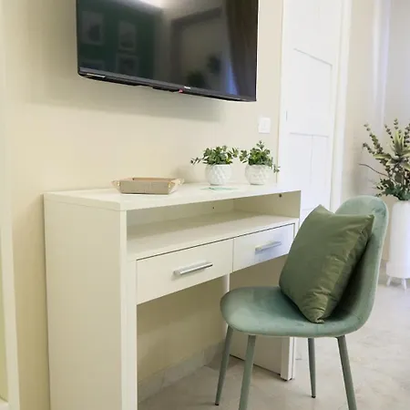 Alojamento de Acomodação e Pequeno-almoço Colors Lesina